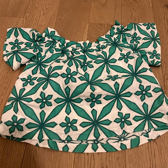 The cutest floral green and white off the shoulder blouse (new with tags) - Picture 3 of 4
